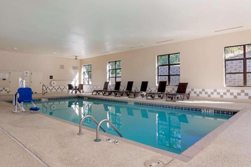 Comfort Inn & Suites Hot Springs Central Екстериор снимка