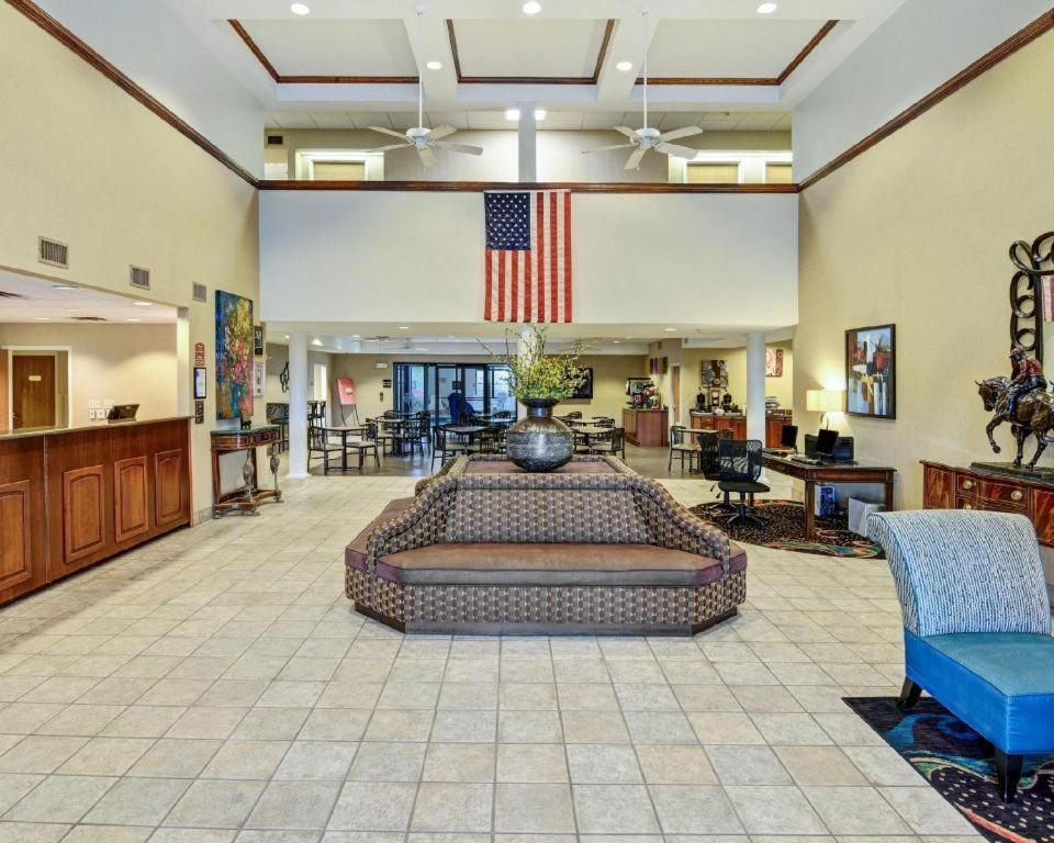 Comfort Inn & Suites Hot Springs Central Екстериор снимка